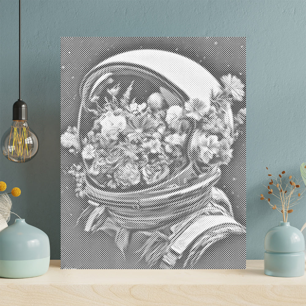 Mit Blumen gefüllter Weltraumhelm – Punktmalerei